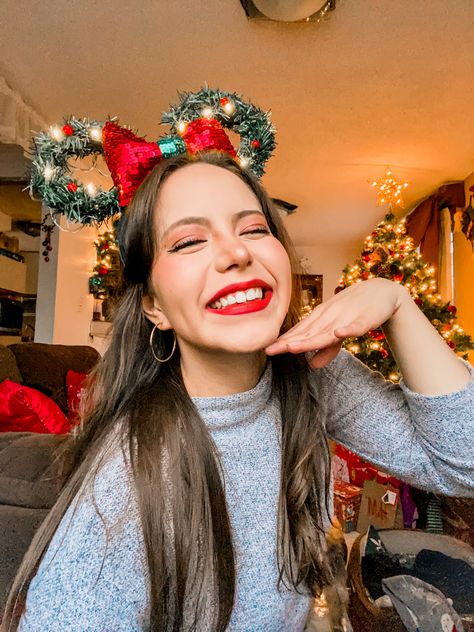 Best Mickey Ears, Disney Christmas Ears Diy, Christmas Mickey Ears Diy, Christmas Minnie Ears, Creative Christmas Hat Ideas, Christmas Disney Ears, Christmas Headband Diy, Christmas Mickey Ears, Disney Christmas Outfits