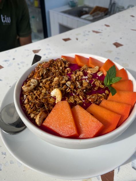 Papaya and dragon fruit smoothie bowl in Lombok Island Fruit Smoothie Bowl, Dragon Fruit Smoothie Bowl, Lombok Island, Dragon Fruit Smoothie, Lombok, Fruit Smoothies, Smoothie Bowl, Dragon Fruit, Papaya