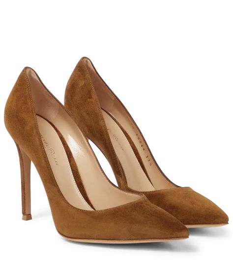 Suede Pumps Outfit, Gianvito Rossi Heels, Brown Pumps, Rossi Shoes, Miss Americana, Brown Heels, Tan Suede, Suede Pumps, Heels Pumps