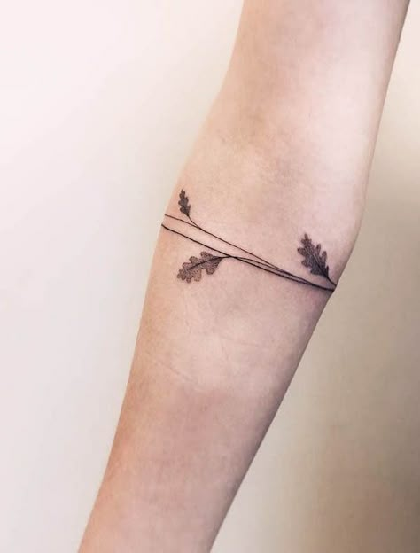 Armband Tattoo Frau, Tattoo Trees, Straight Line Tattoo, Armband Tattoo Meaning, Arm Wrap Tattoo, Cuff Tattoo, Autumn Tattoo, Wrap Tattoo, Band Tattoo Designs