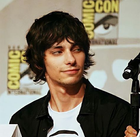 David Bostick, Attractive Male Actors, Rodrick Rules, Hot Emo Guy, Rodrick Heffley, Devon Bostick, Canadian Men, Wimpy Kid, Ideal Boyfriend