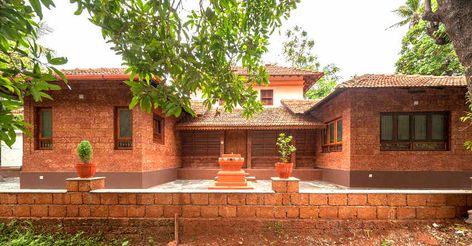 Laterite Stone, Kerala Home Plans, Stone House Plans, Small Stone House, Kerala Traditional House, Country Farmhouse Plans, Stone Exterior Houses, Kerala Home, Mud House