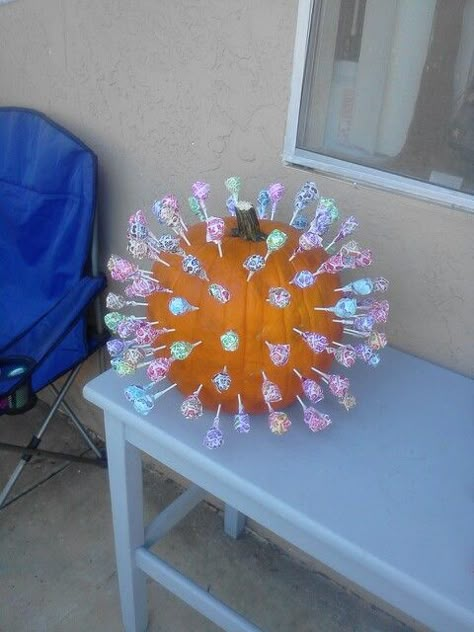 Super fun and easy way to have a fall carnival game. Put in lollipops with blue marker at the bottom of the stick to create a way for the kids to win extra tickets or prizes. :) Halloween Festival Table Ideas, Pto Halloween Event, Fall Festival Games For Nursing Home, Fall Carnival Food Ideas, Lollipop Tree Carnival Game, Nursing Home Fall Festival, Fall Carnival Booth Ideas, Harvest Carnival Games, Fun Fall Games For Kids