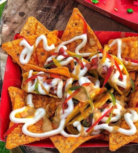 Cheese nachos Aesthetic Nachos, Food Night Aesthetic, Shiva Raavi, Nachos Aesthetic, Corn Photography, Cheese Nachos, Indian Fast Food, Food Captions, Vegetarian Snacks Recipes