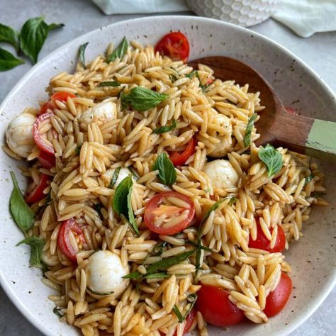 Caprese Orzo, Orzo Salads, Orzo Pasta Recipes, Cottage Meals, Salad Spinach, Air Fryer Recipes Appetizers, Orzo Salad Recipes, Chicken Chopped Salad, Summer Eats