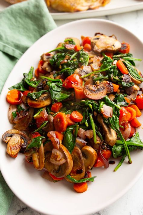 Healthy Sauteed Spinach and Carrots - Kitchen Divas Spinach And Mushroom Salad, Spinach Carrot Recipe, Carrot Spinach Recipes, Carrot Mushroom Recipes, Sautéed Mushrooms Recipe, Sauteed Spinach And Tomatoes, Spinach And Carrots Recipes, Carrot And Spinach Recipes, Spinach And Tomato Recipes