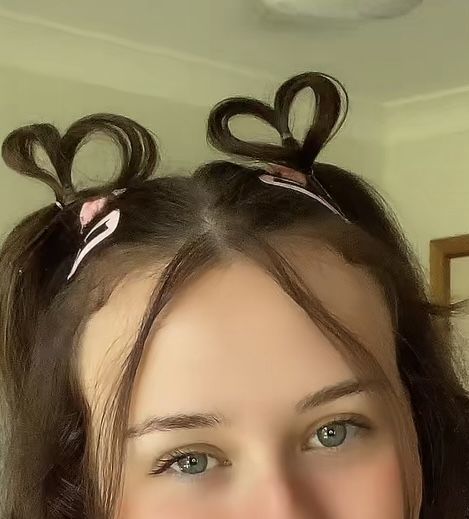 Heart Buns Short Hair, Heart Space Buns, Heart Bun Hairstyle, Heart Bun With Curls, Heart Shaped Bun, Heart Buns, Heart Buns Hair Tutorial, Heart Bun, Heart Buns Hairstyle