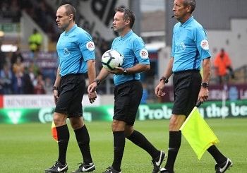 Article: Three Top Tips for Aspiring Football Referees by Jonathan Lewis - My Football Facts Super Short Shorts, Football Referee, Roles And Responsibilities, Chelsea Players, About Football, Pro Evolution Soccer, Association Football, Soccer Tips, Football Gif