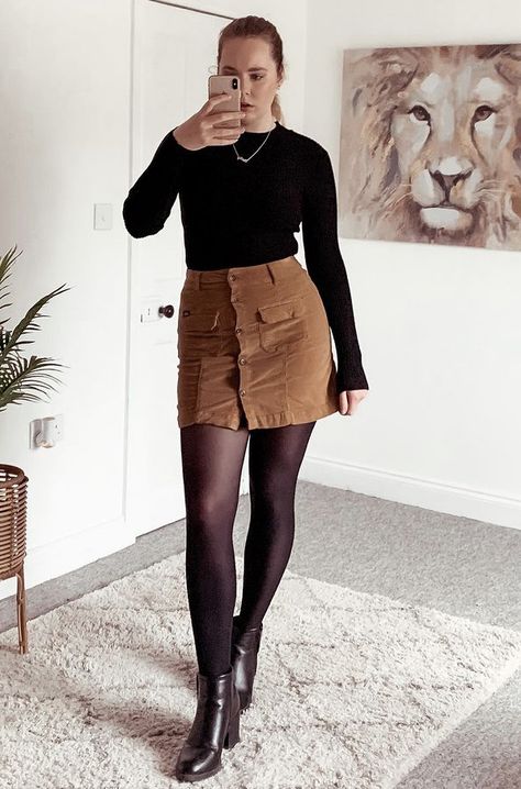 Black Mini Skirt Outfit Winter, Fly Shi Only, Fall Outfits School, Outfit Idea Aesthetic, Skirt Outfit Winter, Mini Skirt Outfit Winter, 2000s Fashion Inspiration, Aesthetic Fall Outfits, Black Mini Skirt Outfit