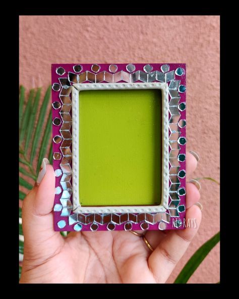 Rakshabandhan special Gift Lippan Art On Photo Frame, Lippan Art Photo Frame, Rukhvat Ideas, Mouldit Art, Limpan Art, Easy Diy Mirror Frame, Mould Art, Diy Trays, Lippan Kaam