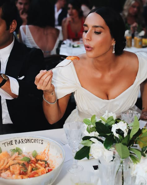 Exclusive: LPA Designer Pia Baroncini's Wedding—Held at Her Childhood Home in Pasadena—Was a Beautiful Tribute to Her Parents' Love Pia Baroncini Wedding, Taffeta Wedding Dress, Vintage Veils, Martha Stewart Weddings, Wedding Dinner, Industrial Wedding, Wedding Bells, Wedding Trends, California Wedding