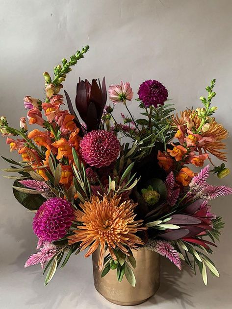 Interesting Flower Arrangements, Bespoke Floral Arrangements, Monochromatic Floral Arrangements, Thanksgiving Flower Centerpieces, Flower Wall Decor Ideas, Flower Arrangements Decor, Floral Vase Arrangements, Flower Arrangements Home, Halloween Floral Arrangements