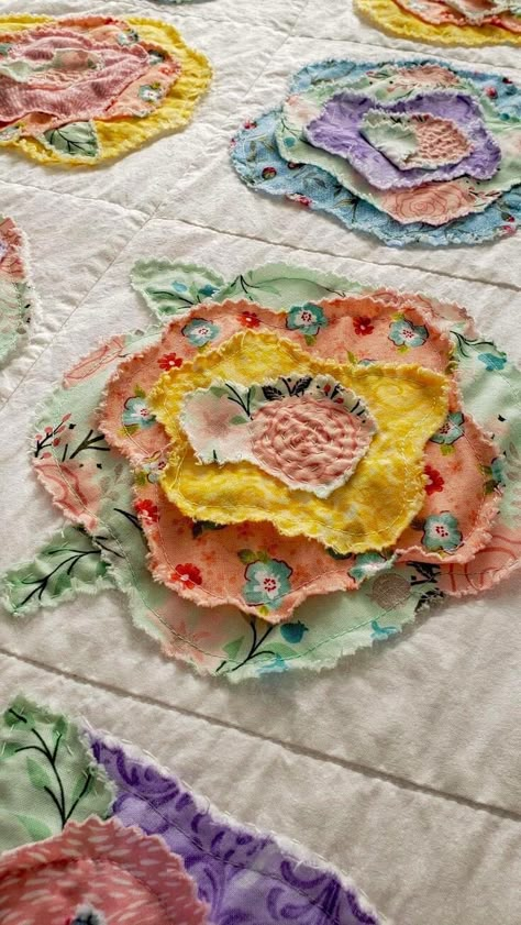 French Roses Quilt Pattern, French Rose Quilt, Rose Garden Quilt, French Roses Quilt, Rose Quilt Pattern, Roses Quilt, Rose Quilts, Rag Quilting, Flower Patchwork