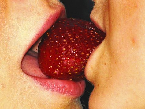 Strawberry Kisses Aesthetic, Yellowjackets Showtime, Strawberry Kisses, Jackie Taylor, Sophie Nelisse, The Modern Prometheus, Aphrodite Aesthetic, Lipstick Kiss, Lip Beauty