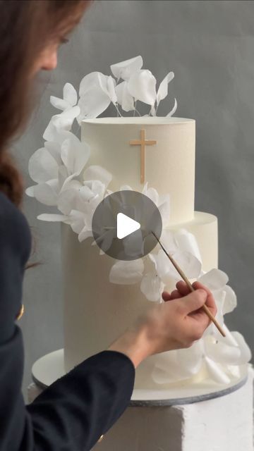 Wafer Paper Decorations, Rice Paper Cake Decorations, Wafer Paper Cake Decoration, Wafer Paper Tutorial, Wafer Paper Flowers, Wafer Paper Cake, Paper Decoration, Crazy Cakes, Wafer Paper