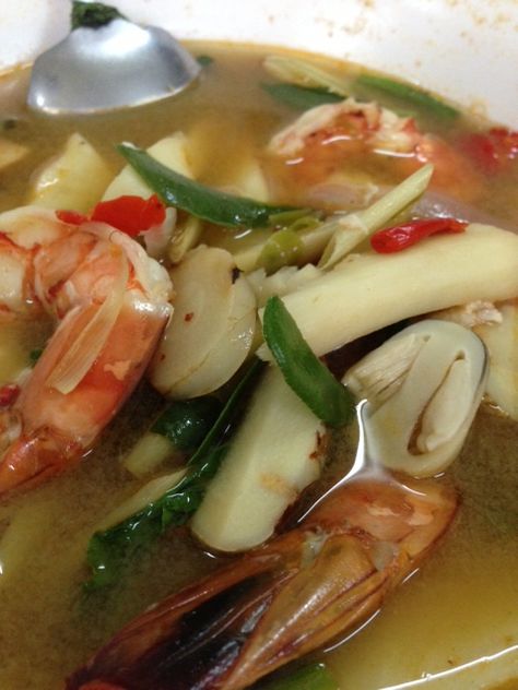 What’s Cooking: Jay Fai Take 2 | Bangkok Glutton Jay Fai, Clear Broth Soups, Tom Yum Soup Recipe, 2000 Note, Storm Of Swords, Tom Yum Goong, Lemongrass Soup, Tom Yum Soup, Thai Soup