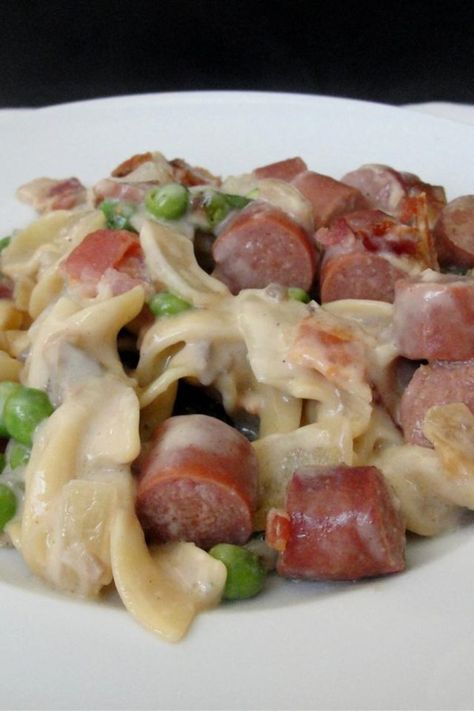 Hot Dog Noodle Casserole | "My family and I really enjoyed this recipe! We all love hot dogs, and this was such a great way to serve them. I prepared the recipe just as it is written, and I would not change a thing!" #allrecipes #dinnerideas #dinnerrecipes #dinnerdishes #familydinnerideas #supper #supperideas Hot Dog Pasta, Hot Dog Casserole, Ground Beef Breakfast, Hot Dogs Recipes, Noodle Casserole Recipes, Pork Noodles, Spinach Egg, Cast Iron Skillet Recipes, Drop Biscuits