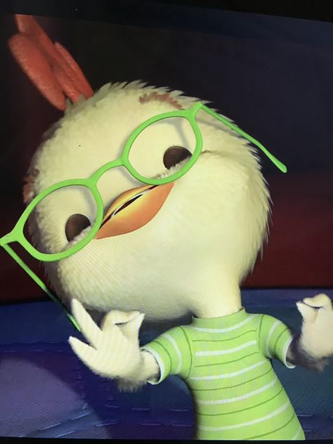 Chicken Little Pfp, Meet The Robinsons Goob, Matching Pfp Real People, Litteraly Me Character, Cartoon Character With Glasses, Cartoon With Glasses, Chicken Little Disney, Goofy Character, Pfp Cartoon