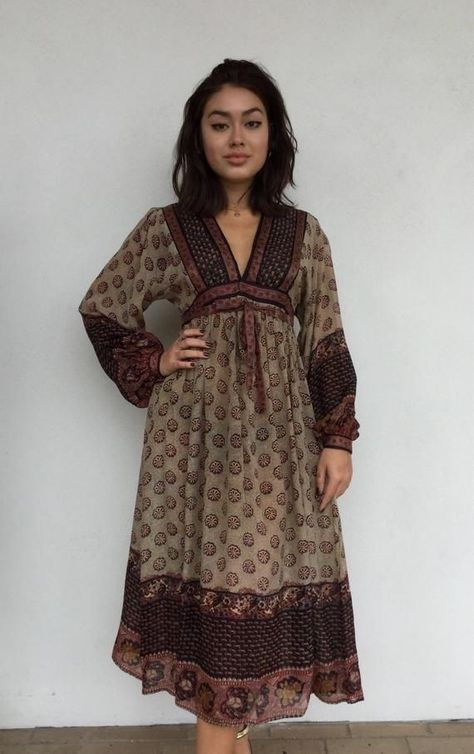 Ritu Kumar, Simple Kurta Designs, Casual Indian Fashion, Desi Fashion Casual, Salwar Kamiz, Indian Dresses Traditional, Traditional Indian Outfits, Trendy Dress Outfits, Kurta Designs Women