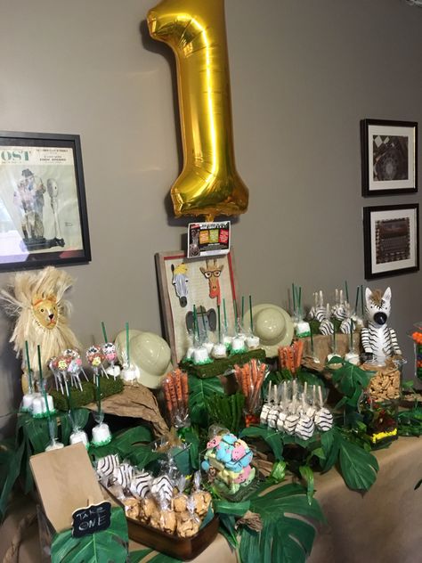 Safari theme candy table                                                                                                                                                      More Safari Theme Candy Table, Wild One Candy Table, Wild One Candy Table Ideas, Jungle Theme Candy Table Ideas, Safari Candy Table Ideas, Two Wild Candy Table, Safari Theme Main Table, Safari Dessert Table Ideas, Safari Sweets Table Jungle Theme