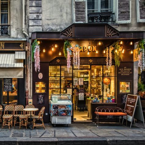 Best Flea Markets In Paris, Best Baguette In Paris, Paris Street Market, Best Streets In Paris, Best Bars In Paris, Prettiest Streets In Paris, Paris Antique Market, Best Shopping In Paris, Paris Shopping Street