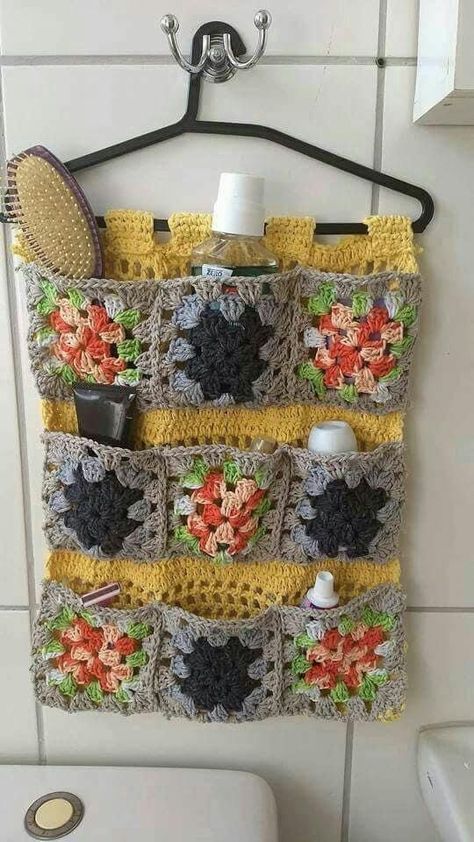 Crochet Wall Organizer, Crochet Organizer, Mode Crochet, Wall Organizer, Crochet Home Decor, Fun Crochet Projects, A Hook, Diy Crochet Projects, Yarn Projects