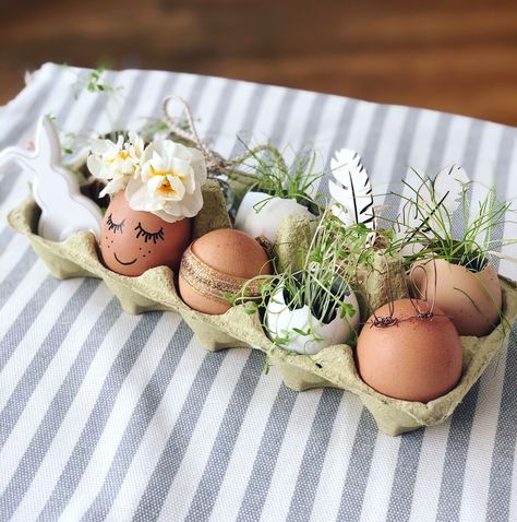 Easter Egg Natural Dyes, Easter Egg Painting Natural, Ukranian Easter Eggs, Craft Presents, Egg Shell Art, Egg Box, Easter Flowers, Easter Table Decorations, Egg Carton