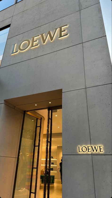 Japan Luxury Aesthetic, Loewe Aesthetic, Loewe Store, Japan Holiday, Nightclub Aesthetic, Shopping Luxury, Fashion Logo Branding, Japan Aesthetic, Tokyo Travel