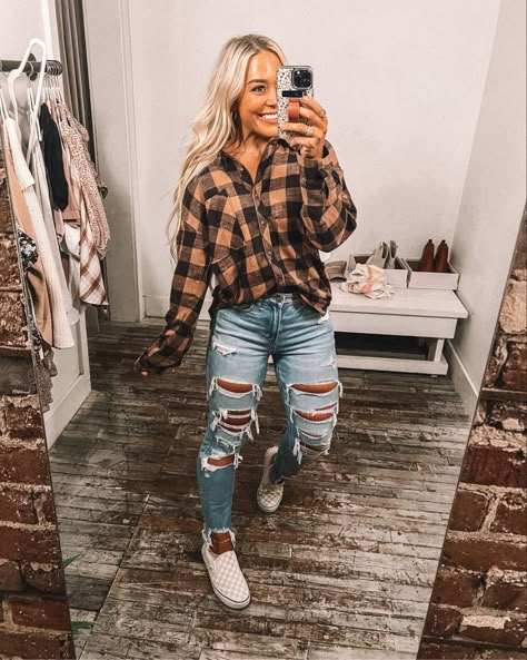 Cute Comfy Easter Outfits, Flannel With Jeans Outfit, How To Style A Checked Shirt, Punchy Mom Outfits, Dressy Flannel Outfits, Flannel Shaket Jacket Outfit, Flannel And Jean Jacket Outfit, Flannel Shirt Outfit Casual, Cute Outfits With Hey Dude Shoes