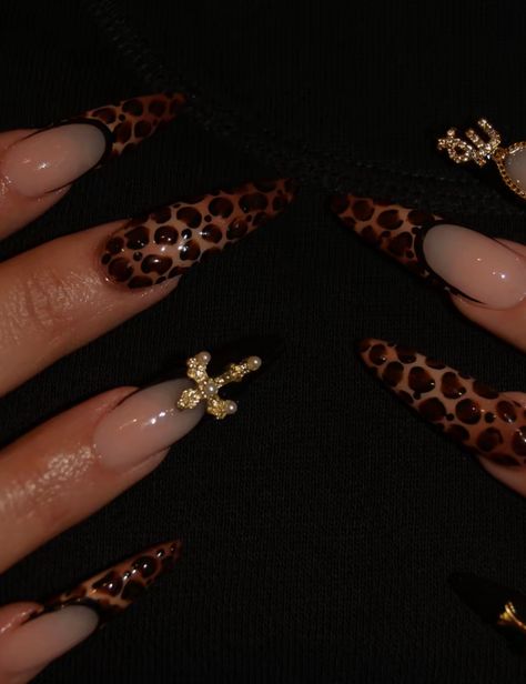 Christmas Cheetah Nails, Coffin Fall Nails Designs, Fall Nails Cheetah, Brown Nails Inspiration, Croc Nail Design, Croc Print Nails, Crocodile Nails, Wild Nails, College Nails