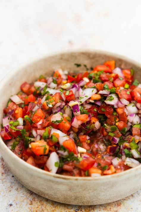 Pico De Gallo Pico Del Gallo, Best Homemade Guacamole, Homemade Guacamole Recipe, Guacamole Recipe Easy, Best Guacamole Recipe, Fresh Guacamole, How To Make Guacamole, Easy Guacamole, Crowd Pleasing Appetizers