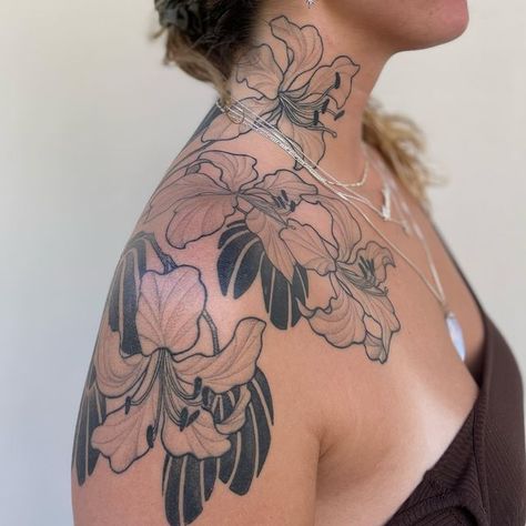 Kai Smart on Instagram: "Healed, no touch-ups, no filter! Orchid tree blossoms and leaves on this luminous person. This design came from one of my mock-ups (which I redrew to fit her anatomy) and we did it in one long session. Taylor is a badass! Next month we do the other side of her neck and shoulder and I’m SO EXCITED. #floraltattoo #floraltattoos #kaismarttattoo #necktattoo #blackworktattoos #blackfloraltattoo #healedtattoo" Sides Of Neck Tattoo, Orchid Tree Tattoo, Orchid Neck Tattoo, Orchid Sleeve Tattoo, Neck Shoulder Tattoo Women, Tree Neck Tattoo, Orchids Tattoo Design, Shoulder To Neck Tattoo, Orchid Back Tattoo