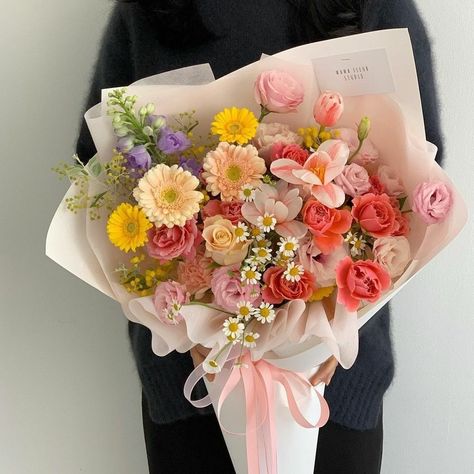 Flower Bouquet Diy, Flowers Bouquet Gift, Flower Therapy, Beautiful Bouquet Of Flowers, Diy Bouquet, Bouquet Of Flowers, Bunch Of Flowers, Flower Lover, Beautiful Bouquet