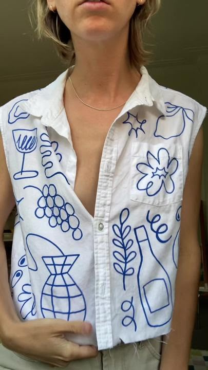 Pattern Tshirt Design, Painting On Shirts Ideas, Hand Painted Clothing Diy, Diy Embroidered Shirt, Upcycled Clothing Ideas, Painted Blouse, Painted Shirt, Clothes Embroidery Diy, Pola Sulam