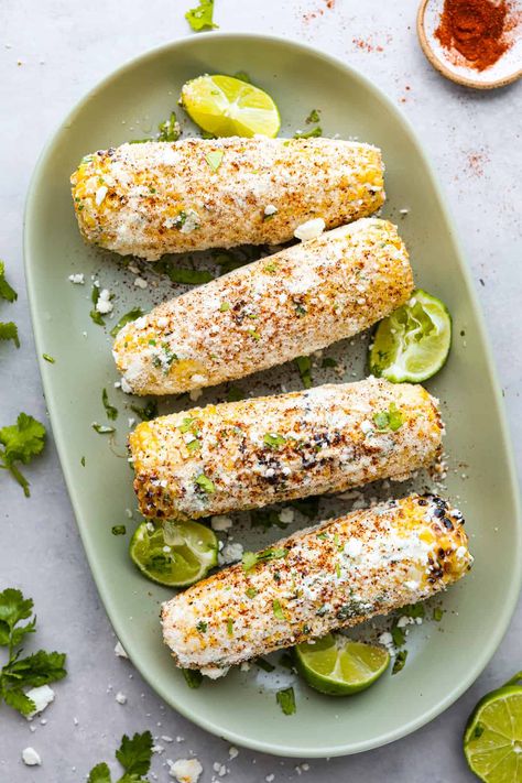 Grilled Mexican Street Corn is the perfect grilled corn slathered with an amazing mayonnaise blend and topped with parmesan cheese and chili powder. This is one of the best corn recipes you will eat! Easy Elote Recipe, Elote Corn Recipe, Grilled Elote, Easy Elote, Corn Elote Recipe, Best Corn Recipe, Corn In The Oven, Grilled Corn Recipes, Elote Corn