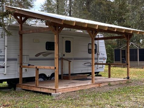 Camper Landscaping, Deck Ideas For Campers, Camper Carport, Camper Decks, Camper Patio, Camper Essentials, Porch For Camper, Rv Deck, Closed In Porch