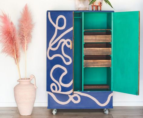 Sideboard Diy, Drawers Ideas, Diy Art Deco, Hand Painted Cabinet, Napoleonic Blue, Art Deco Ideas, Picasso Inspired, Upcycle Furniture, Modern Art Movements