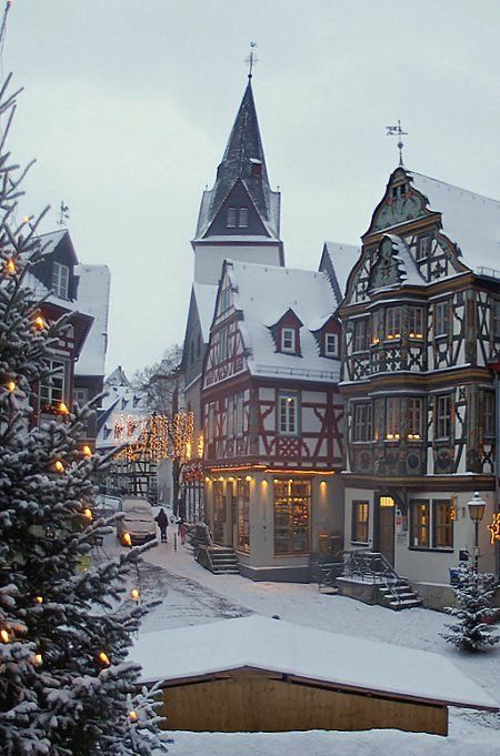 Cozy Lights, Snow Travel, Cold Christmas, Christmas Landscape, Winter Szenen, Disney Vintage, Winter Scenery, Winter Wonder, Alam Yang Indah