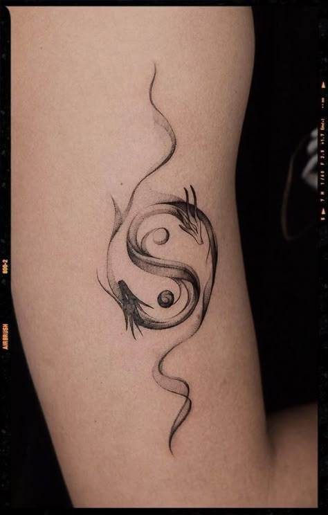 Tattoo Ideas Yin And Yang, Yin Yang Symbol Tattoo, Daoist Tattoo, Aesthetic Yin Yang Tattoo, Dragon Yin And Yang, Yin And Yang Dragon Tattoo, Chinese Style Tattoo For Women, Yin Yang Spine Tattoos For Women, Yang Yin Tattoo