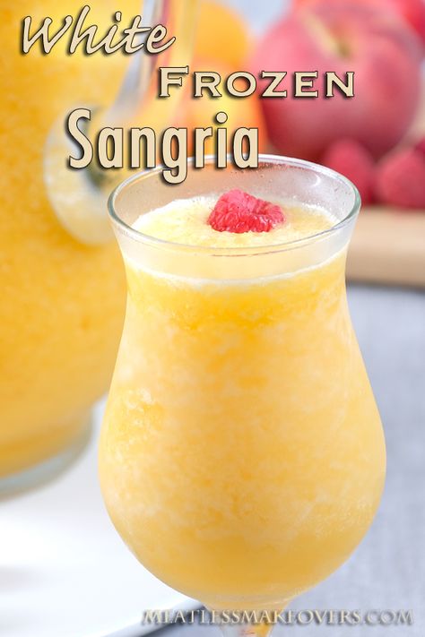 Sangria Fruit, Orange Crush Drink, Frozen Sangria, White Sangria Recipe, Fruit Sangria, Strawberry Sangria, Creative Cocktails, White Sangria, Ice Wine