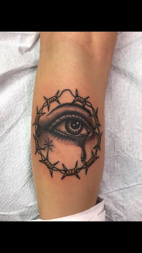 Tattoo Barbed Wire, Traditional Tattoo Eye, Barb Wire Tattoo, Tattoo Scabbing, Forearm Tats, Thigh Band Tattoo, Blood Tattoo, Barbed Wire Tattoos, Thigh Band