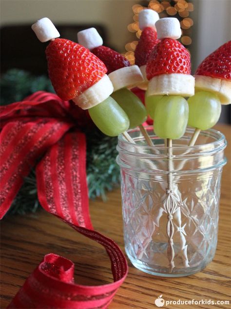 Grinch Fruit, Grinch Fruit Kabobs, Grinch Kabobs, Banana Oatmeal Smoothie, Kindness For Kids, Grape Recipes, Fruit Kabobs, Snacks To Make, Holiday Snacks