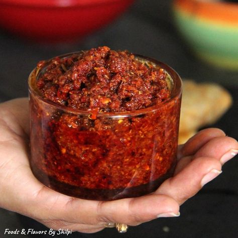 Garlic Chutney Garlic Chatni Recipe, Garlic Chutney Recipe, Red Chutney Recipe, Chilli Chutney Recipes, Chatni Recipe, Daniel Fasting, Hot Garlic Sauce, Indian Pickle Recipe, Chilli Chutney