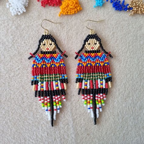 Latest design 🤩 Greenlandic girl with braids in nationalcostumes 🥰 Made with miyuki 11/0 beads. Nickelfree 18k goldfilled brass hooks… | Instagram Beard Jewelry, Native American Beadwork Patterns, Diy Seed Bead Earrings, Beaded Jewelry Earrings, Beaded Earrings Native, Brass Hooks, Beaded Earrings Tutorials, Brick Stitch Earrings, Art Earrings