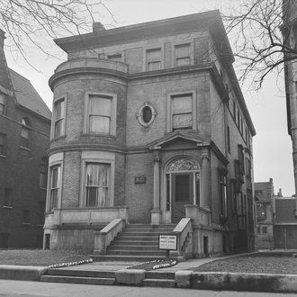 Search – Chicago History Museum Images Chicago History Photos, Chicago Buildings, Chicago History Museum, Chicago House, Chicago History, Everyday People, Chicago Architecture, Color Images, Classic Architecture