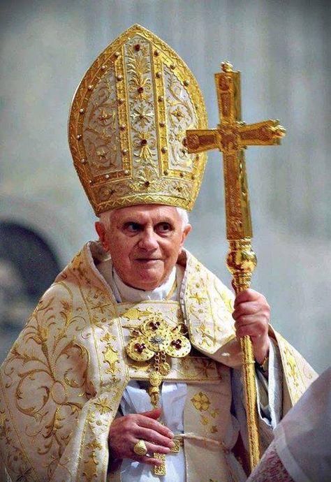 His Holiness Pope Benedict XVI. Pope Costume, Le Vatican, Benedict Xvi, Catholic Pictures, Pope Benedict Xvi, Pope Benedict, The Pope, Holy Father, Pope John