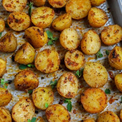 Roasted Baby Potatoes - Cookin' with Mima Potato Gratin Easy, Oven Roasted Baby Potatoes, Gold Potato Recipes, Roasted Baby Potatoes, Herb Roasted Potatoes, Oven Roasted Potatoes, Potato Gratin, Glazed Carrots, Pan Recipes