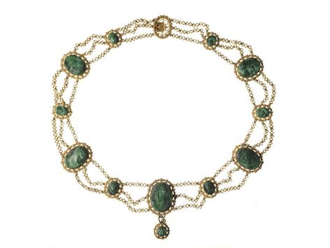 Necklace of gold filigree chains and malachite cameos. French c1800. Museum of London Protocol Dresses, Regency Era Jewelry, 1860 Jewelry, Reign Jewelry, Tiara Jewelry, Regency Accessories, Regency Jewelry, Victorian Accessories, Museum Of London