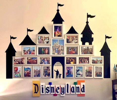 Disney Living Room, Disney Decor Bedroom, Disney Playroom, Art Display Wall, Castle Photo, Disney Frames, Disney Bedrooms, Castle Pictures, Disney Rooms