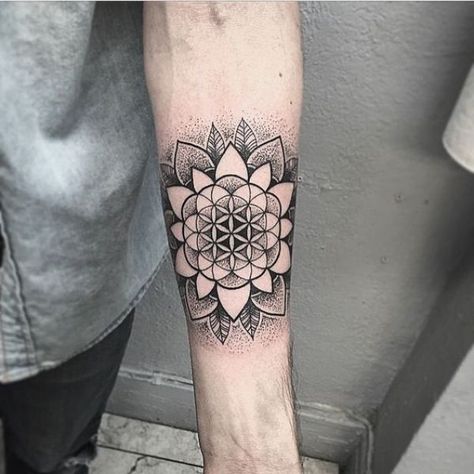 109 Flower Tattoos Designs, Ideas, and Meanings | Flower of life tattoo, Tattoos, Geometric tattoo